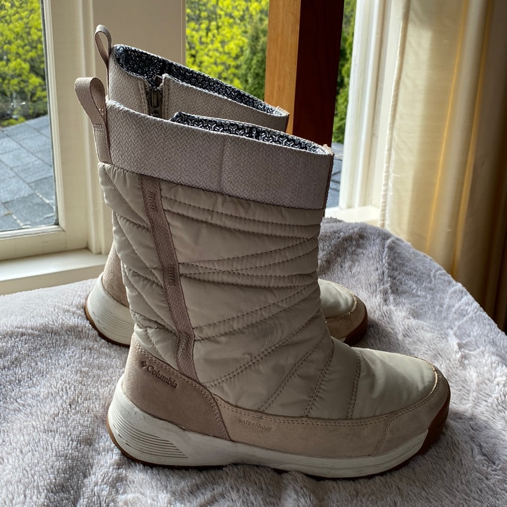 Columbia Womens waterproof snow boots, cream/ivory color, Size 6.5.